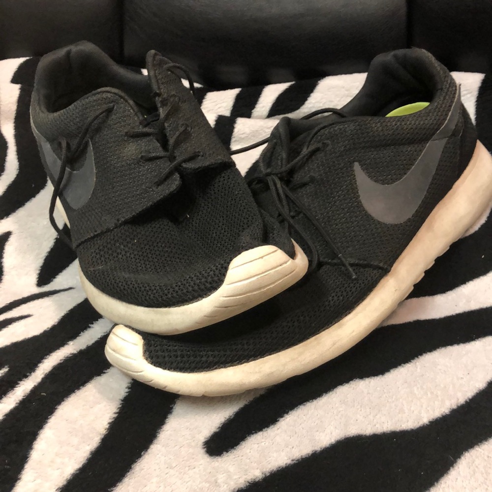 Nike roshe running shoes